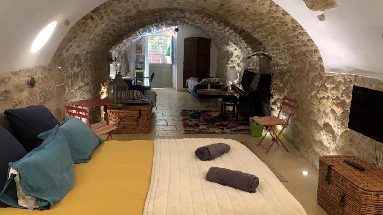 La Villageoise, Chambre Troglodyte Pitoresque Au Coeur Du Village Rognes Exterior photo