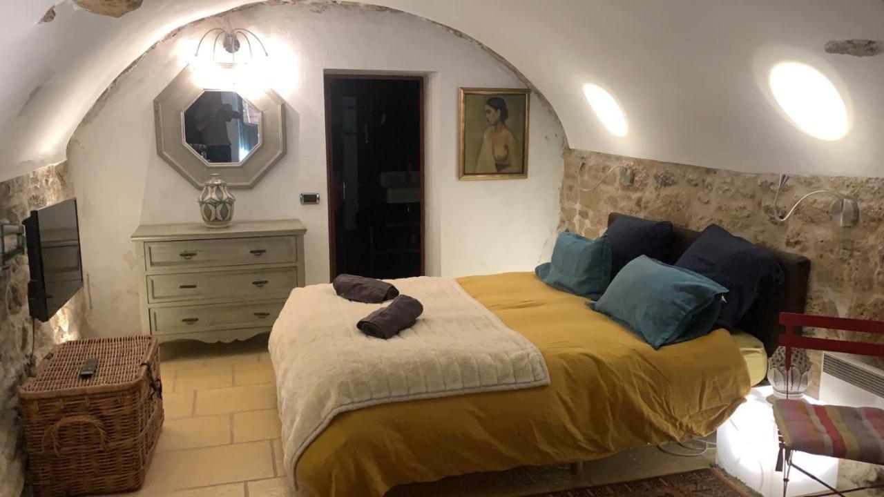 La Villageoise, Chambre Troglodyte Pitoresque Au Coeur Du Village Rognes Exterior photo